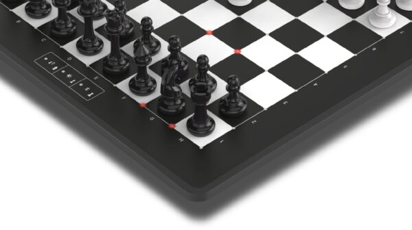 Millennium eONE elektronisch schaakbord detail
