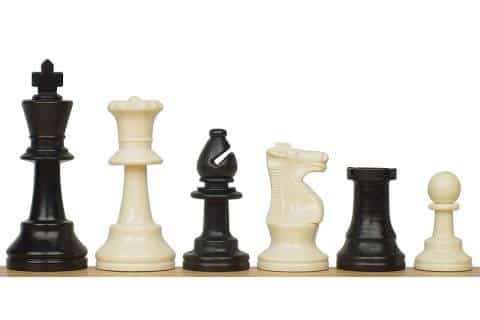 Plastic schaakstukken KH 96 mm zwart wit standaard - 2 extra koninginnen