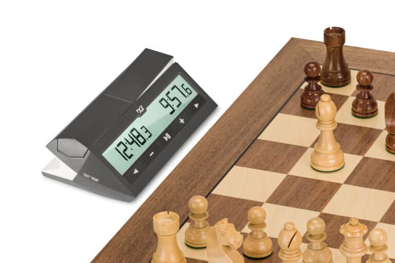 DGT 1500 schaakklok - Grijs bij bord