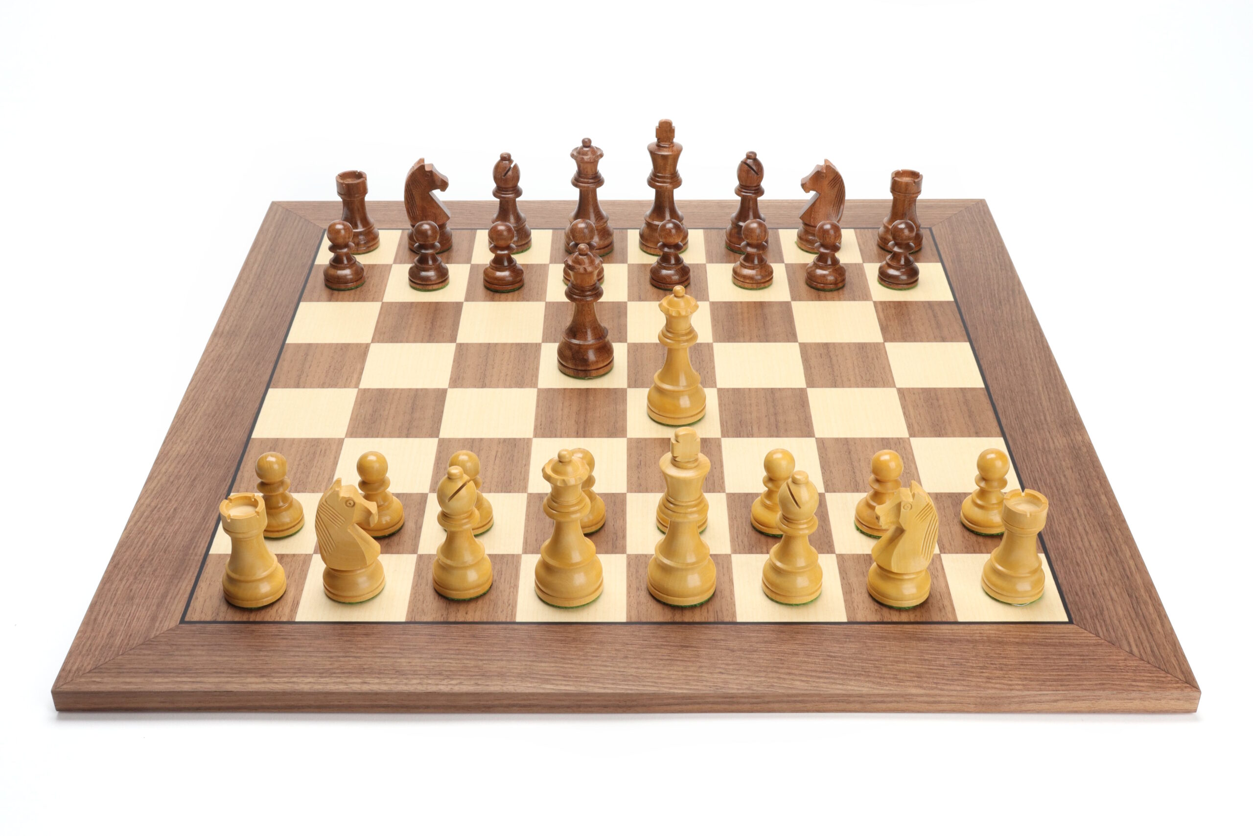 DGT schaakset walnoot bord + Timeless stukken